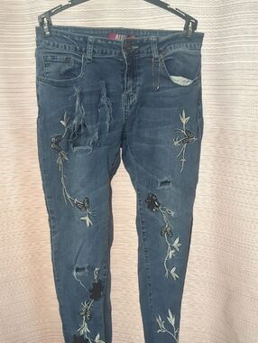 Embroidered Distressed Skinny Jeans - Blue